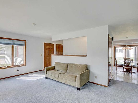 4th image of 423 Jenny St