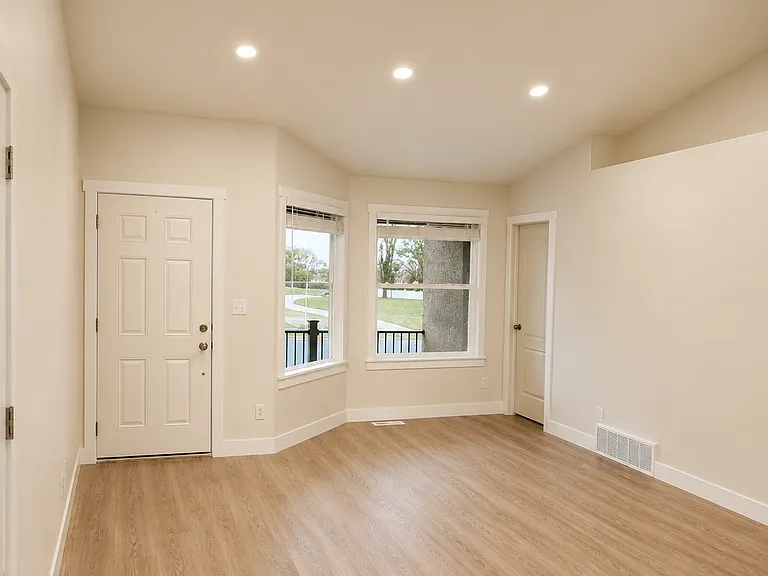 749 N Devonshire Dr — Photo 8