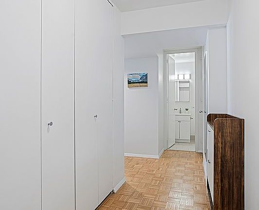 5th image of 1 Irving Pl APT P7r