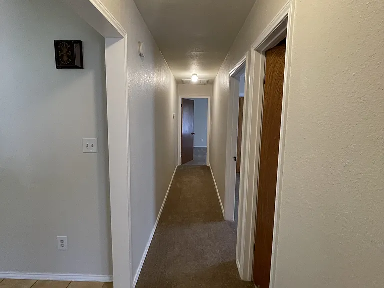 1305 James Cir — Photo 8