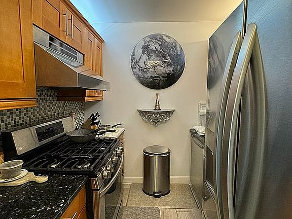 4th image of 415 E 37th St APT 7F