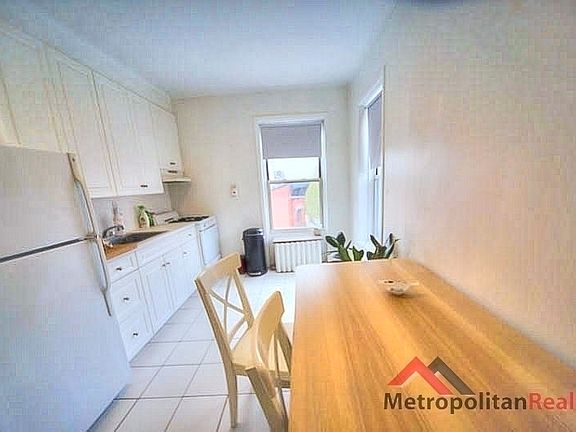 4th image of 220 6th Ave APT 3