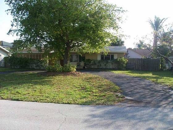 1st image of 627 Heron Dr