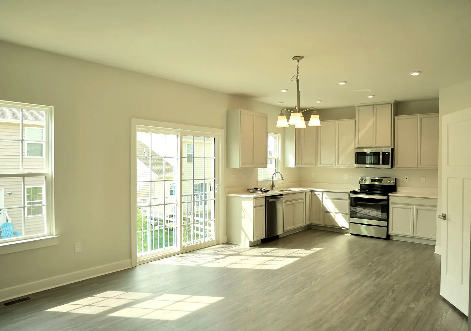 Middletown single family home - 4 bedrooms, 3.5 baths in High Hook Farms — Photo 3