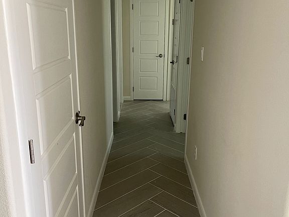 4th image of 617 E Washington St #1