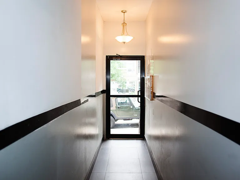 325 Melrose St #1L — Photo 10