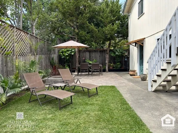 897 Los Robles Dr, Sonoma, CA 95476