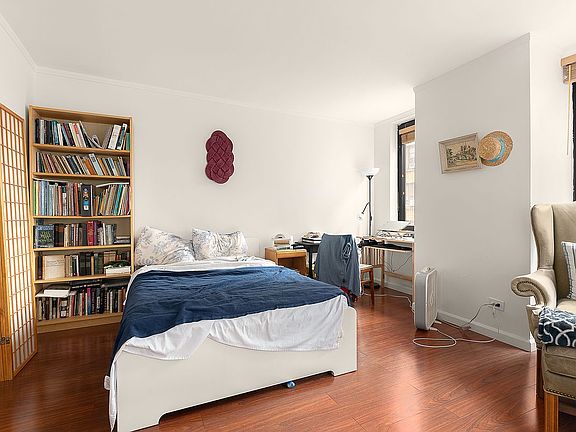 3rd image of 45 W 67th St APT 6B