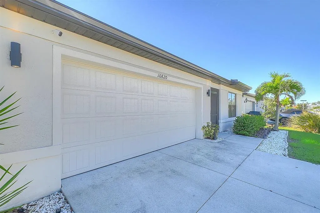 4 bed, 2.0 bath, 1850 sqft, $2,350 — Photo 4