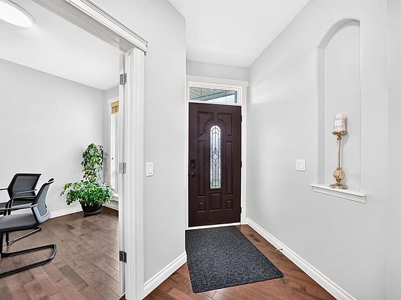 4th image of 188 NW Magenta Cres