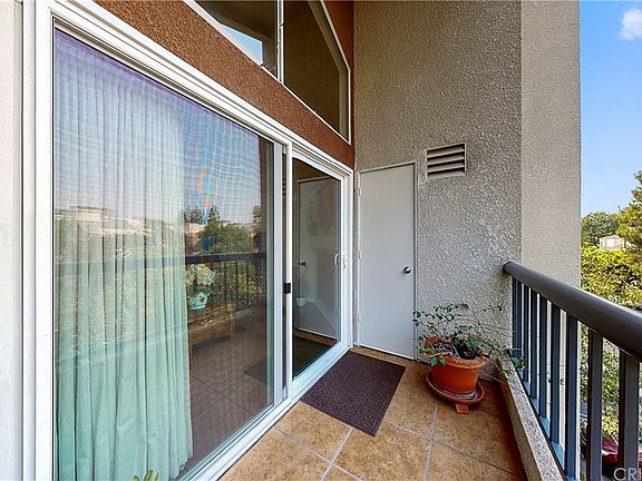 5th image of 5530 Owensmouth Ave APT 304
