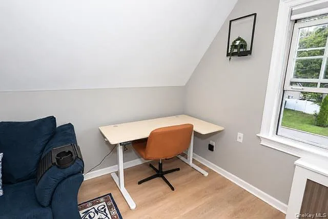 1 bed, 1.0 bath, 500 sqft, $3,000 — Photo 3