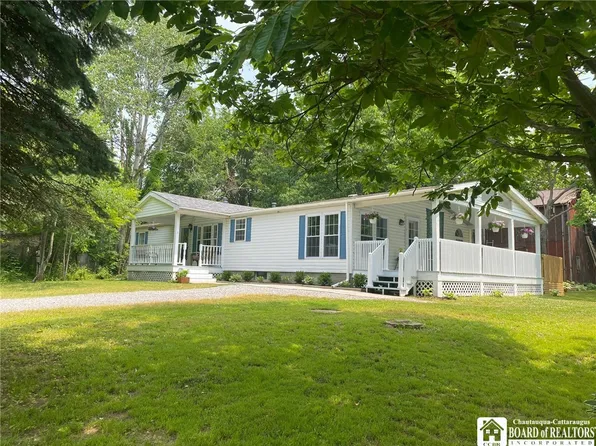 10242 McAllister Rd, Fredonia, NY 14063