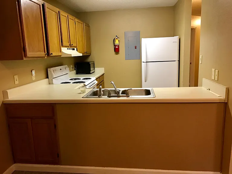 1041 Stonegate Dr #B — Photo 8