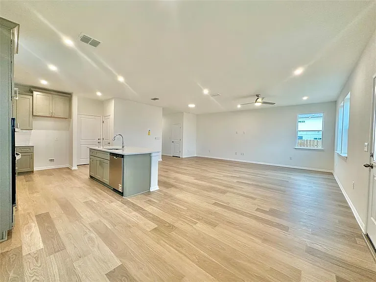 380 Young St — Photo 6