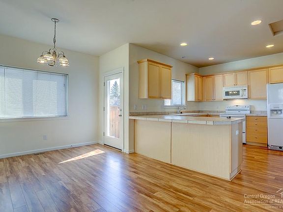 5th image of 61224 Brittle Bush St
