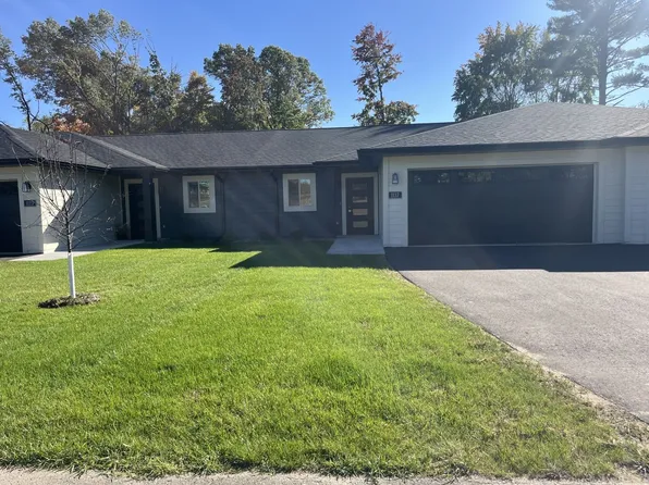 1137 Saint Andrews Dr, Altoona, WI 54720