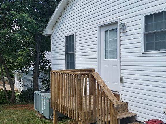 3rd image of 1227 Meadowview Ave