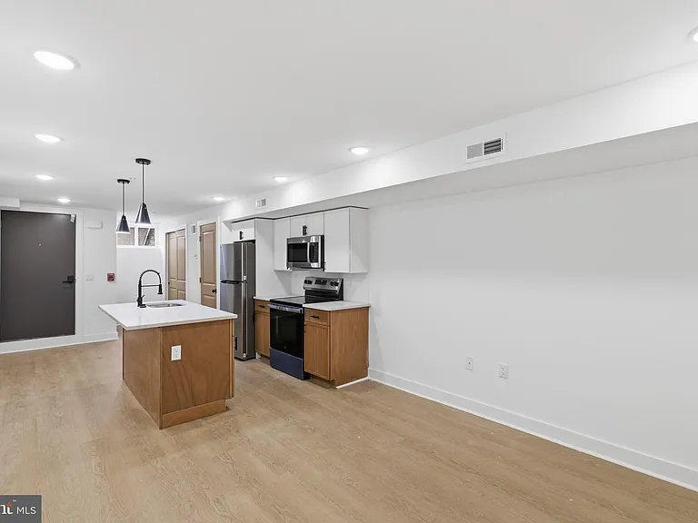 863 N 43rd St #1 — Photo 6