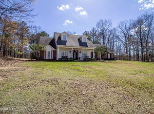 111 Oak View Dr, Terry, MS 39170