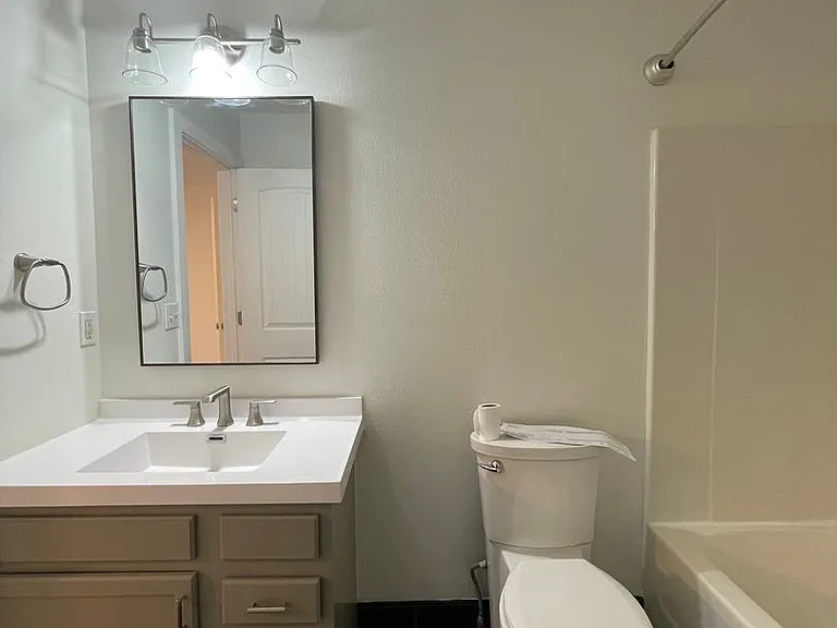1009 N 24th St #1011 — Photo 7