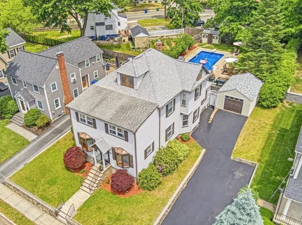 83 Grand St, Reading, MA 01867