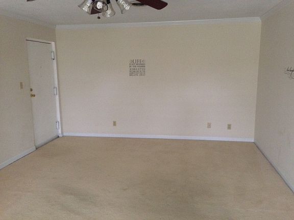 3rd image of 4 E Fountain View Cir