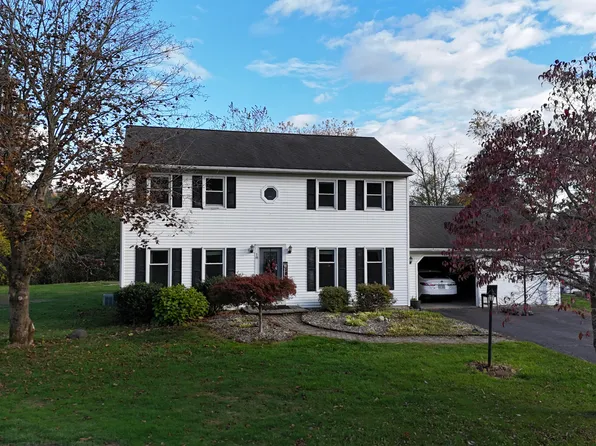 18 N Mallards, Waterford, NY 12188