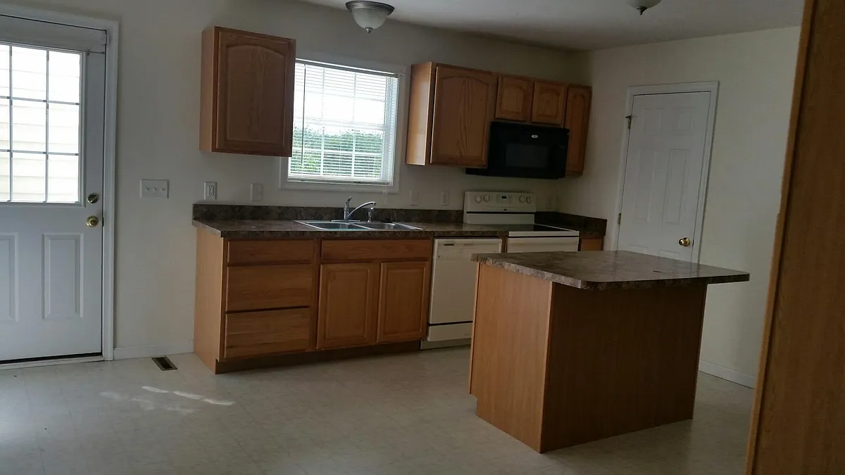 Building Photo - 41 Cougar Dr