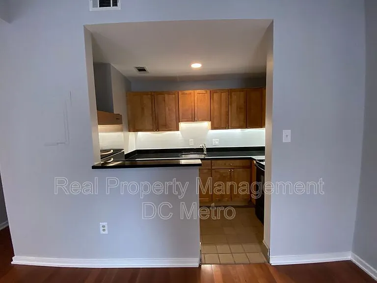 1931 17th St NW #305 — Photo 6