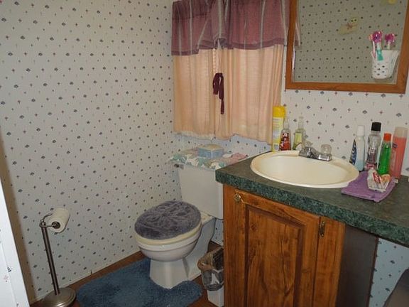 Guess Bathroom
