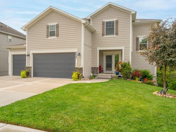 8464 Valley Spring Dr, De Soto, KS 66018