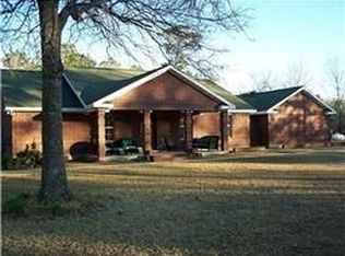 520 Indian Trails Dr, Wallisville, TX 77597