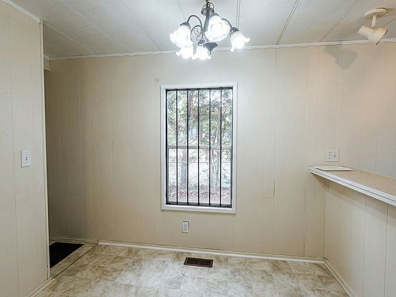 2nd image of 104 Castle Rock Rd