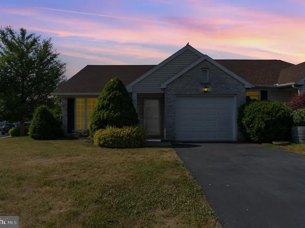 17 Fieldcrest Dr, Mechanicsburg, PA 17050