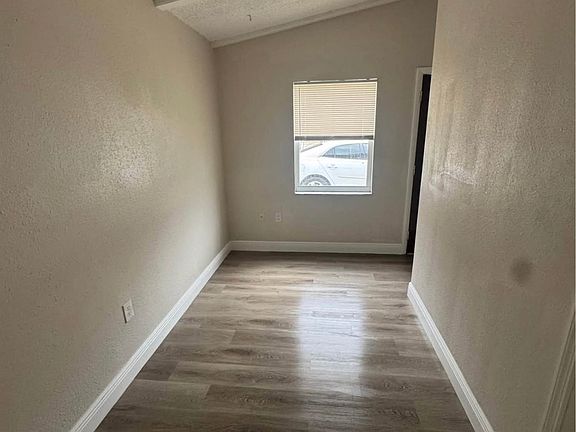 4th image of 930 N Iowa Ave APT 6