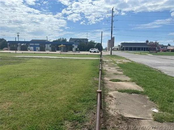 E 7th St, Okmulgee, OK 74447