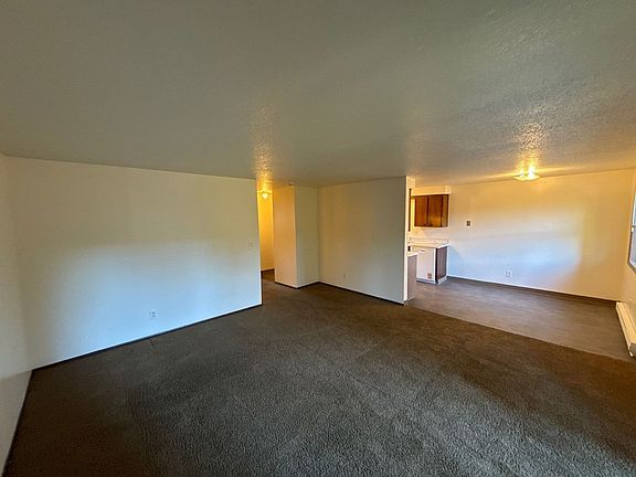 5th image of 3822 Iberis St NE