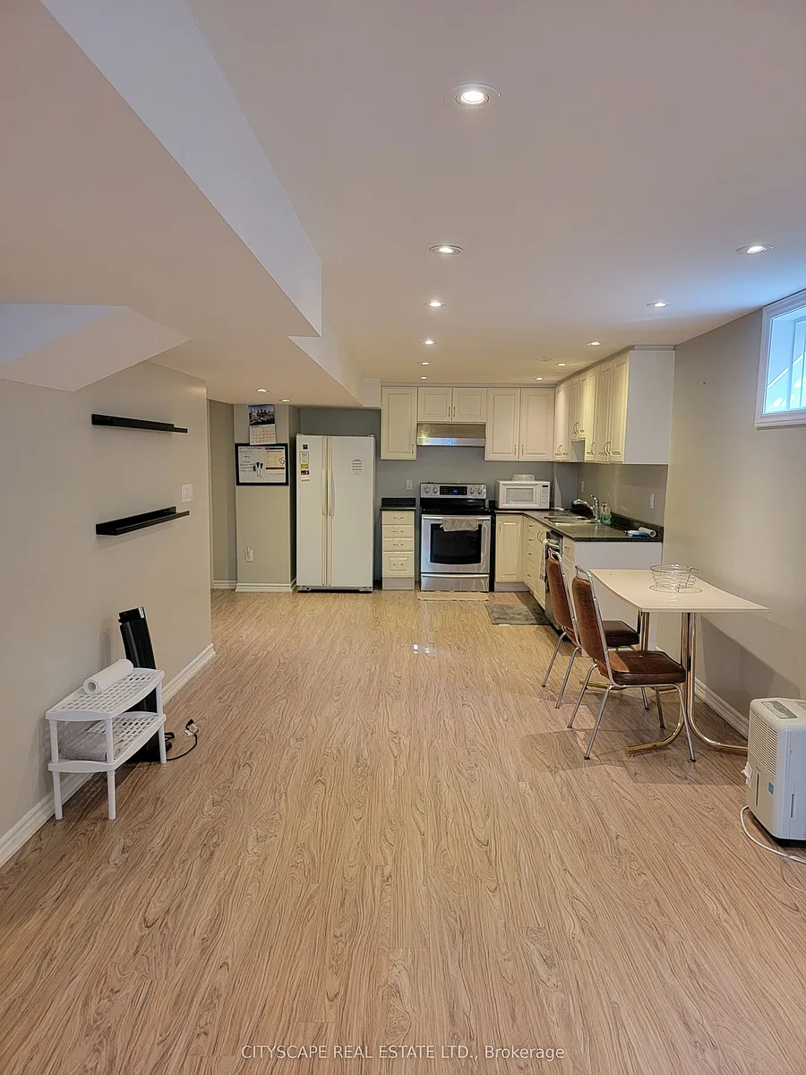 Building Photo - 593 Ray Lawson Blvd #BASEMENT