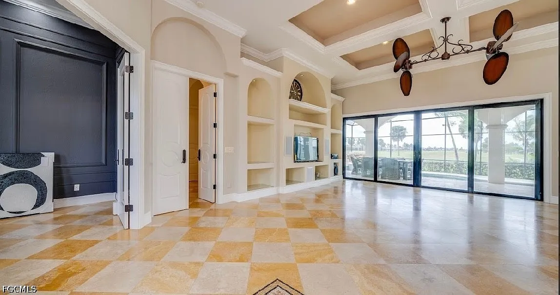 4 bed, 3.5 bath, 3902 sqft, $5,999 — Photo 4