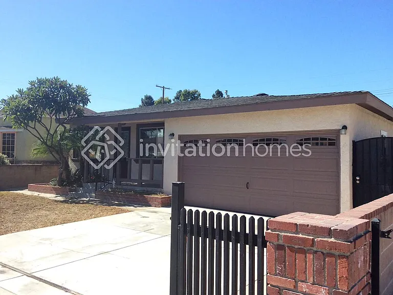 21827 Nicolle Ave — Photo 1