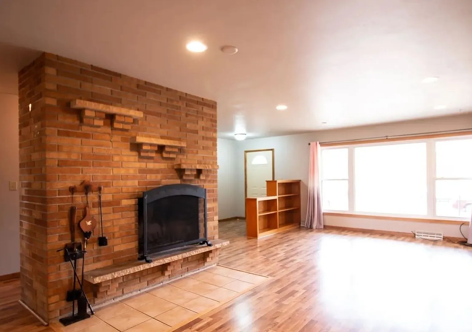 4 Bedroom 3 Bathroom - South Fargo - All Utilities Paid! — Photo 3