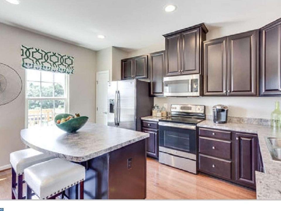 2nd image of 1800 Marta Dr