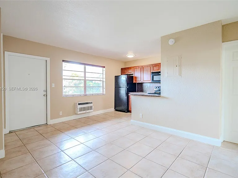 715 NE 6th St #3 — Photo 3