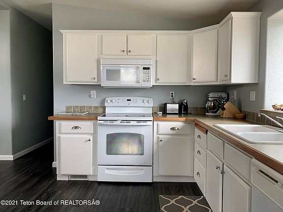 5th image of 112 Abe Ln
