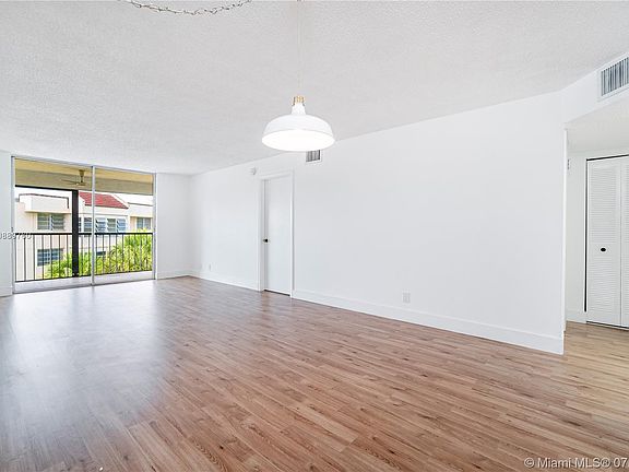 3rd image of 2551 Aragon Blvd APT 402