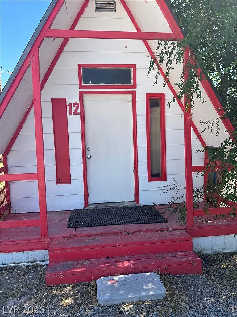 Studio, 100 sqft, $650 — Photo 1