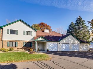 979 Heritage Ct E, Vadnais Heights, MN 55127