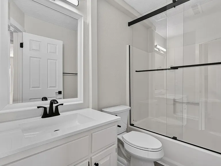 1030 E Elm St — Photo 20