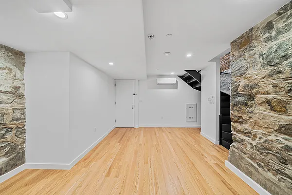 Rented by Charney Real Estate LLC | media 17